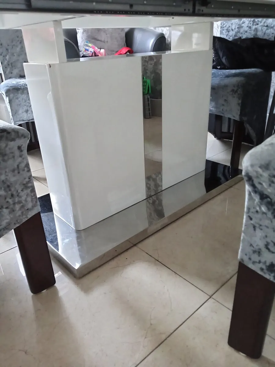 Kitchen table - Image 2