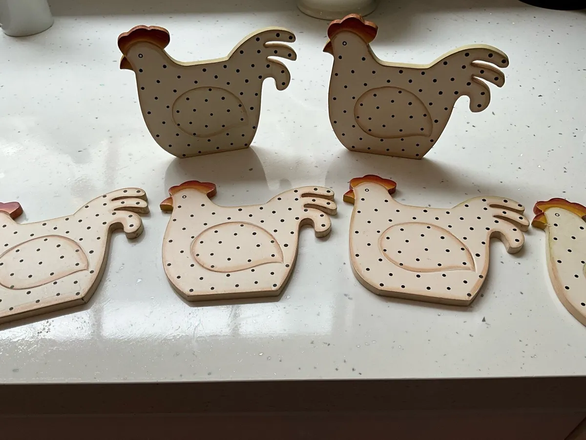 Set of 6 Wooden Speckled Hen Coasters - Image 1