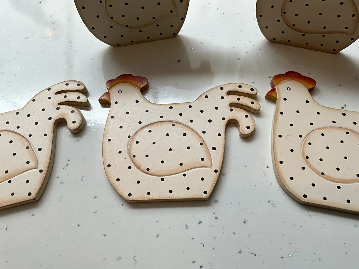 Set of 6 Wooden Speckled Hen Coasters - Image 2
