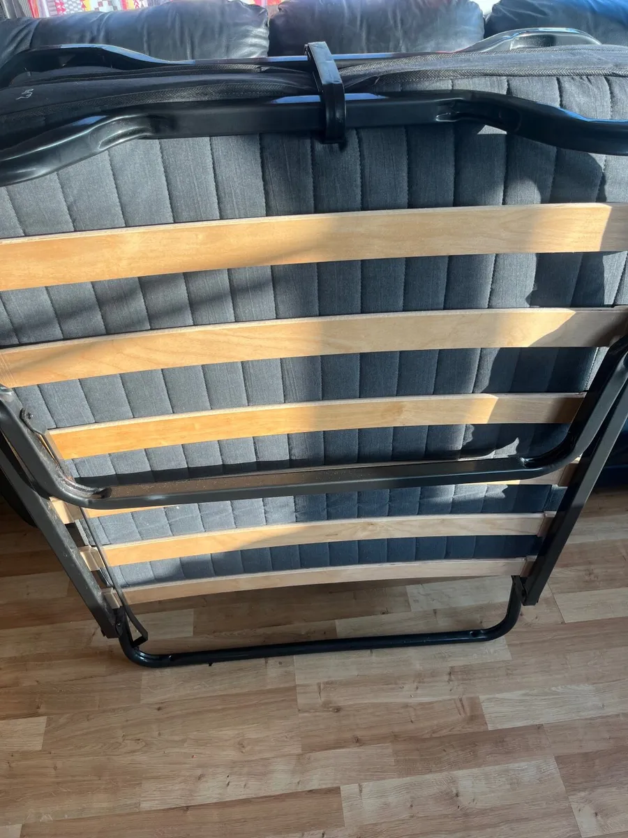 Pull out bed - Image 1