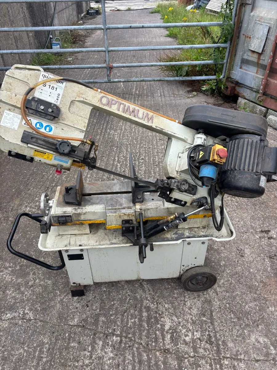 Metal bandsaw - Image 1