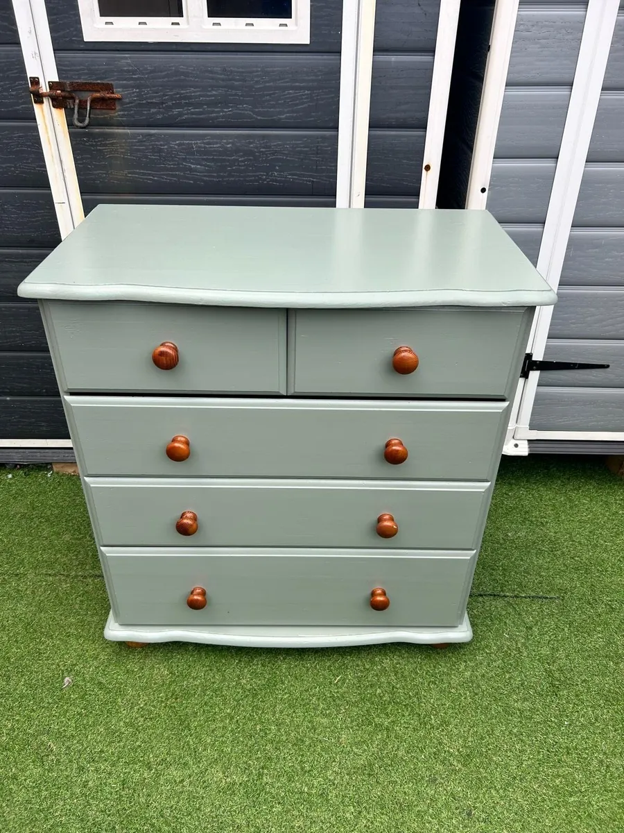 Chest of drawers