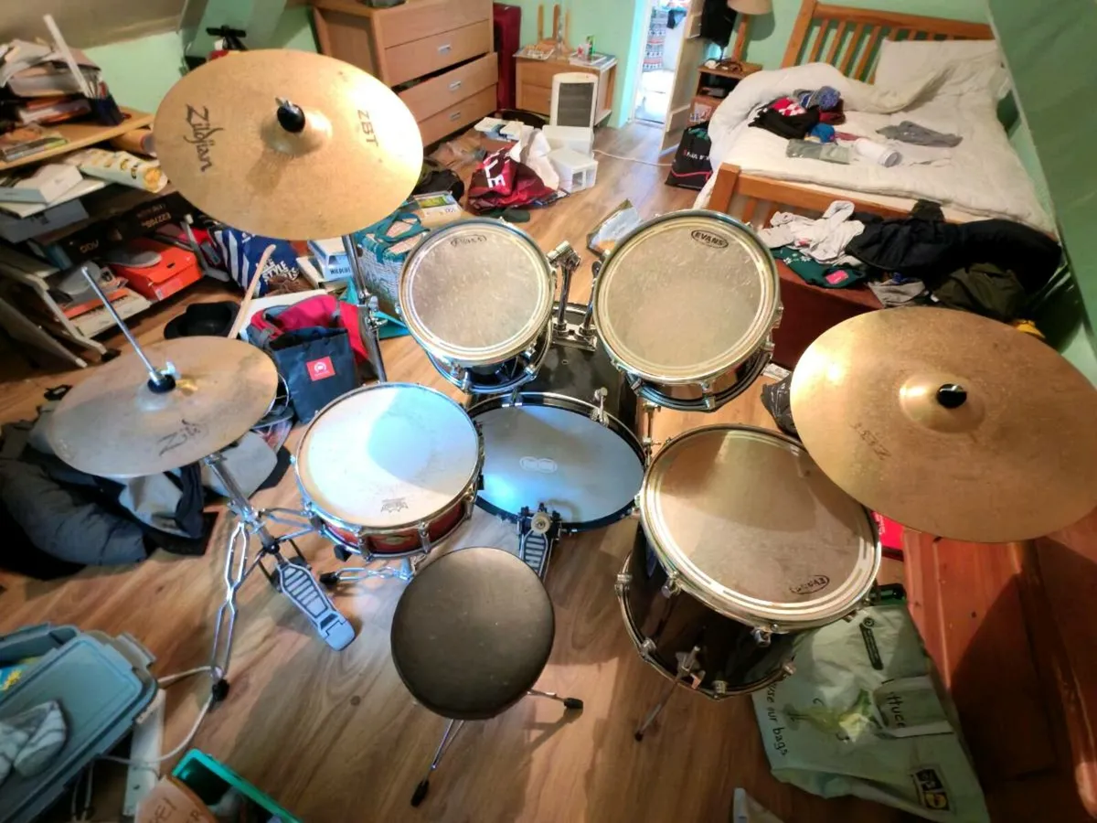 Drum kit - Image 1