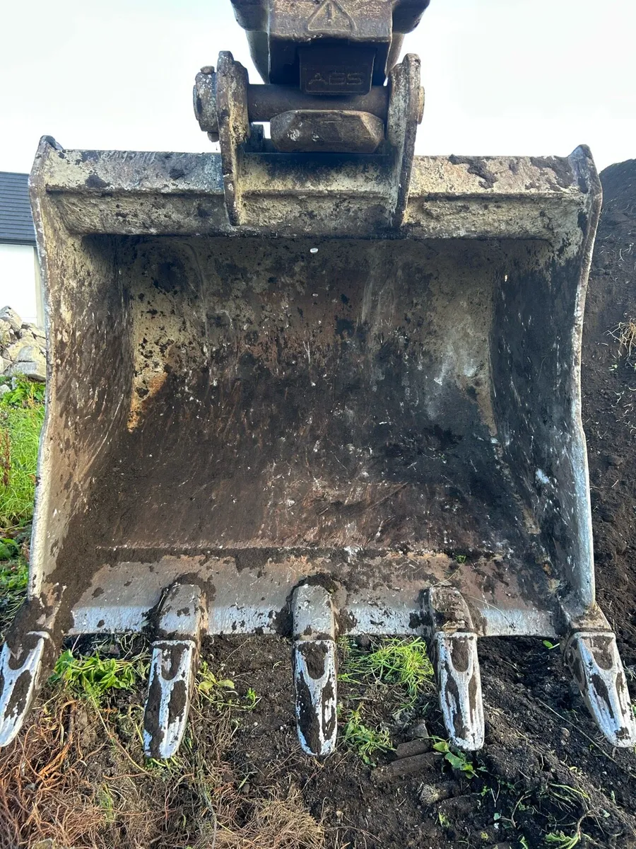 Geith digging bucket - Image 2