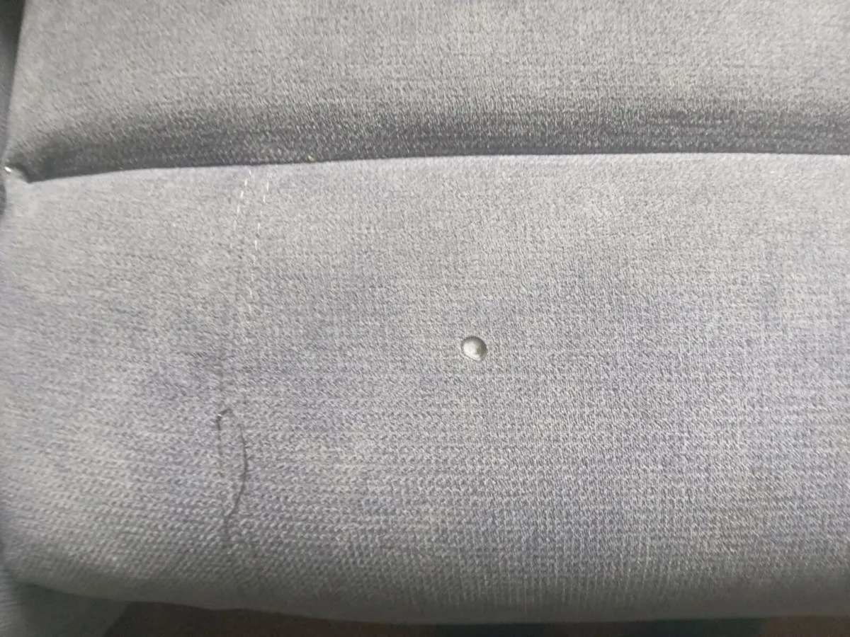 L shaped corner couch - Image 1