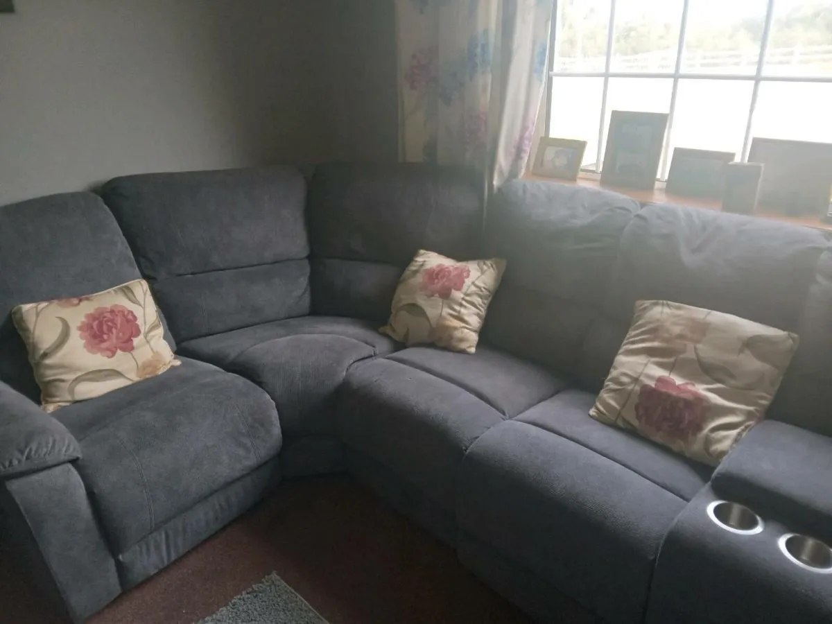 L shaped corner couch - Image 2
