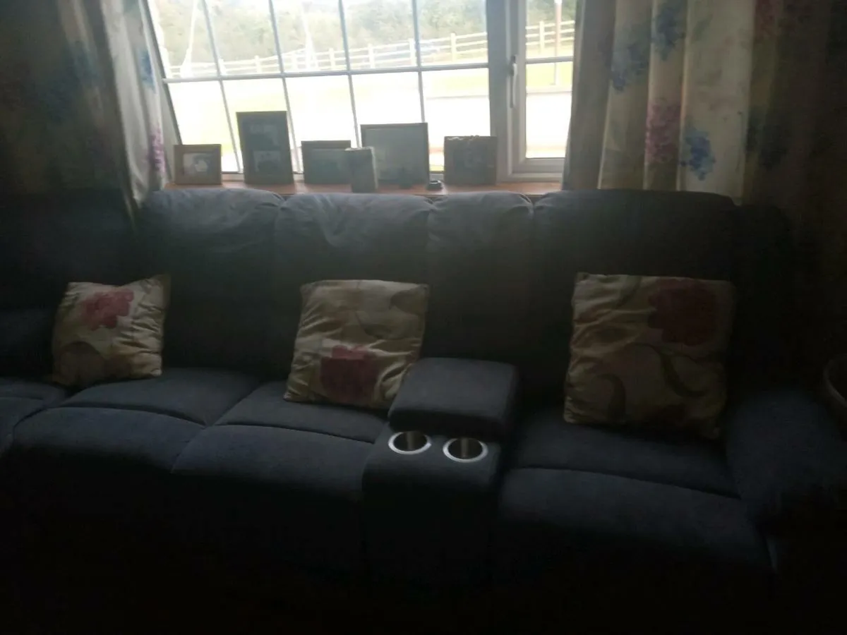 L shaped corner couch - Image 3