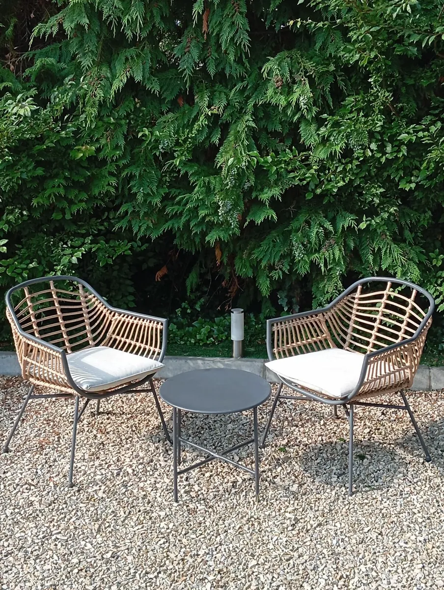 Garden furniture - Image 1