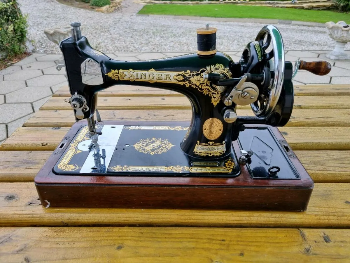 Singer Sewing Machine   (1933) - Image 4