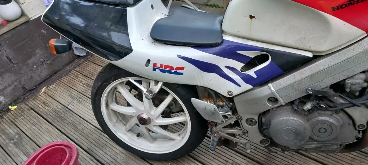 Honda RVF 400 - Image 3