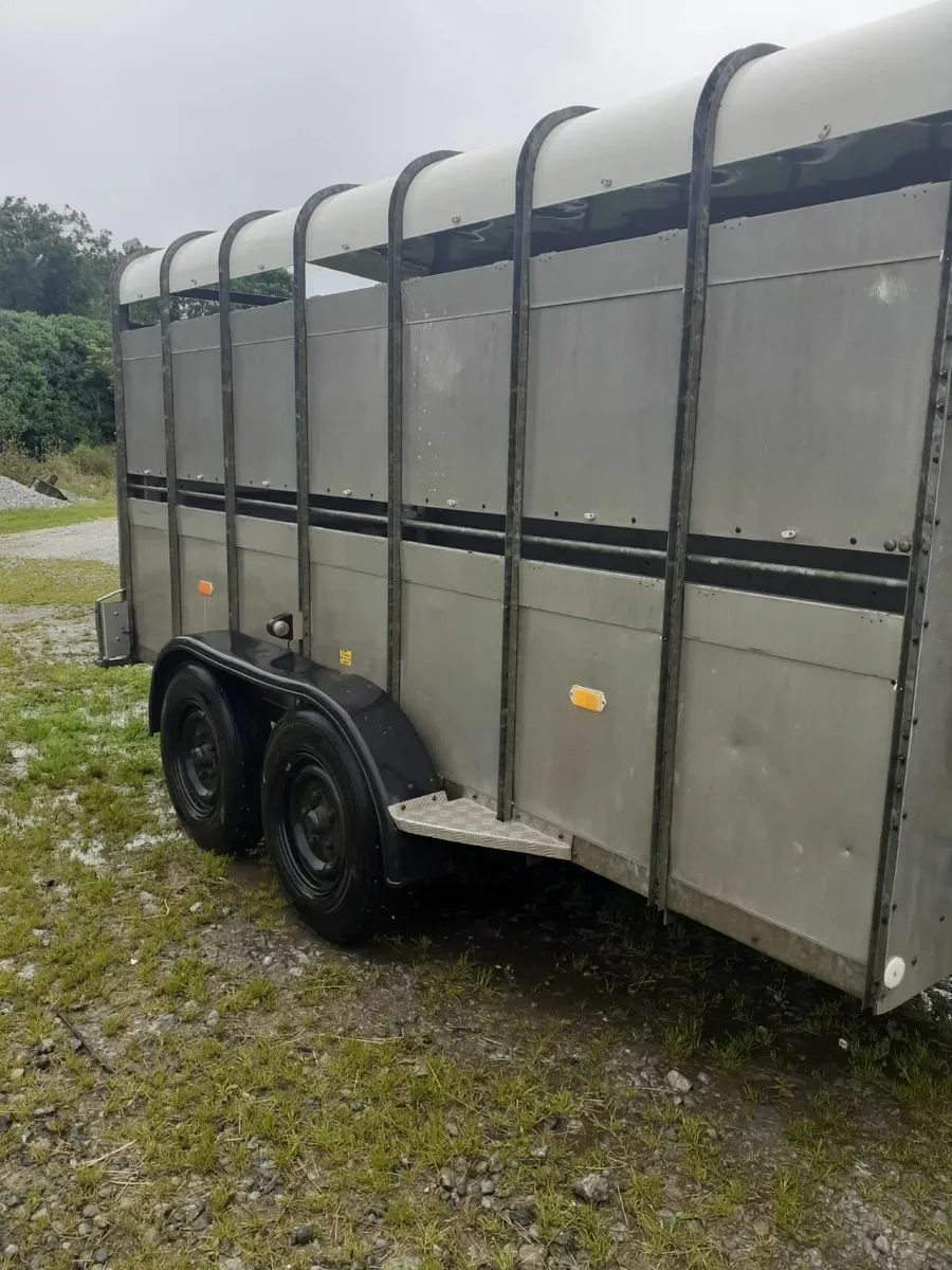 Cattle trailer - Image 1