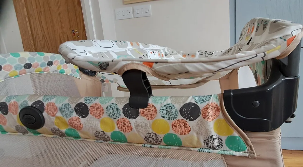 Graco Travel Cot - Image 2