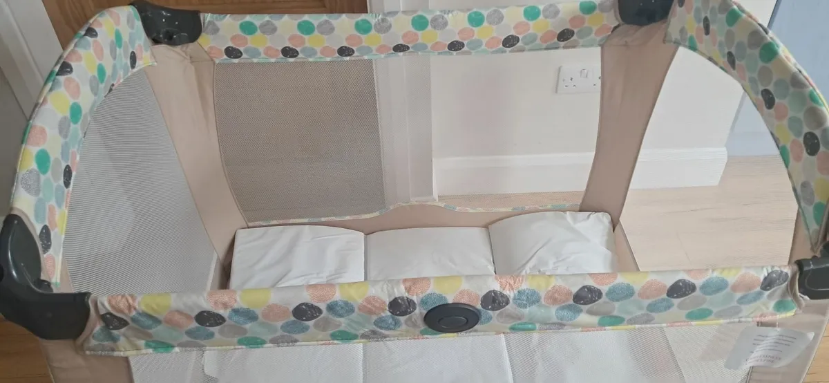 Graco Travel Cot - Image 3