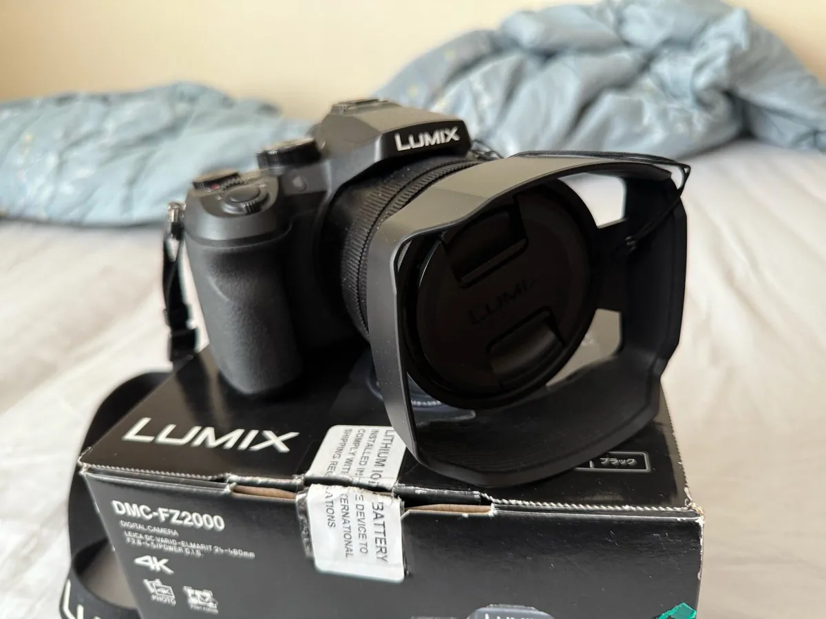 Panasonic LUMIX DMC-FZ2000 4K digital camera - Image 2