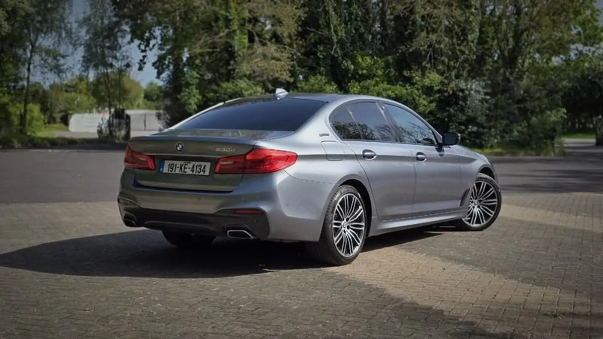 2019 BMW 5 Series - Image 2