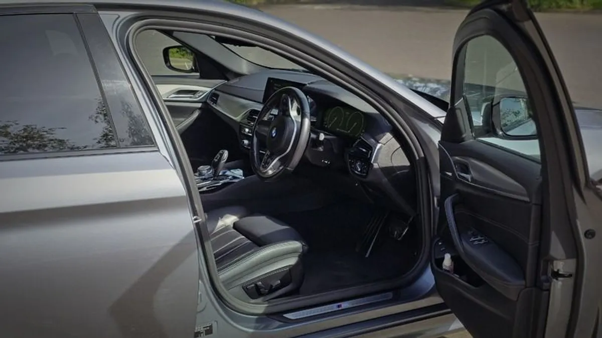 2019 BMW 5 Series - Image 4