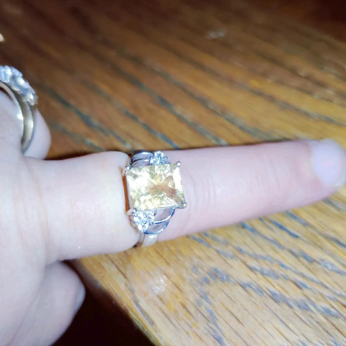 CHUNKY YELLOW TOPAZ, 9CT White Gold New Dress Ring - Image 2