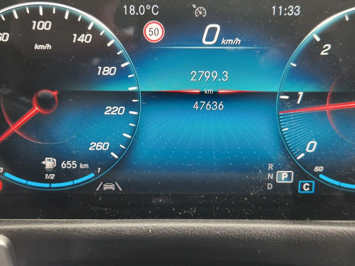 2022 Mercedes Benz GLB 200d Progressive Pan Roof - Image 4