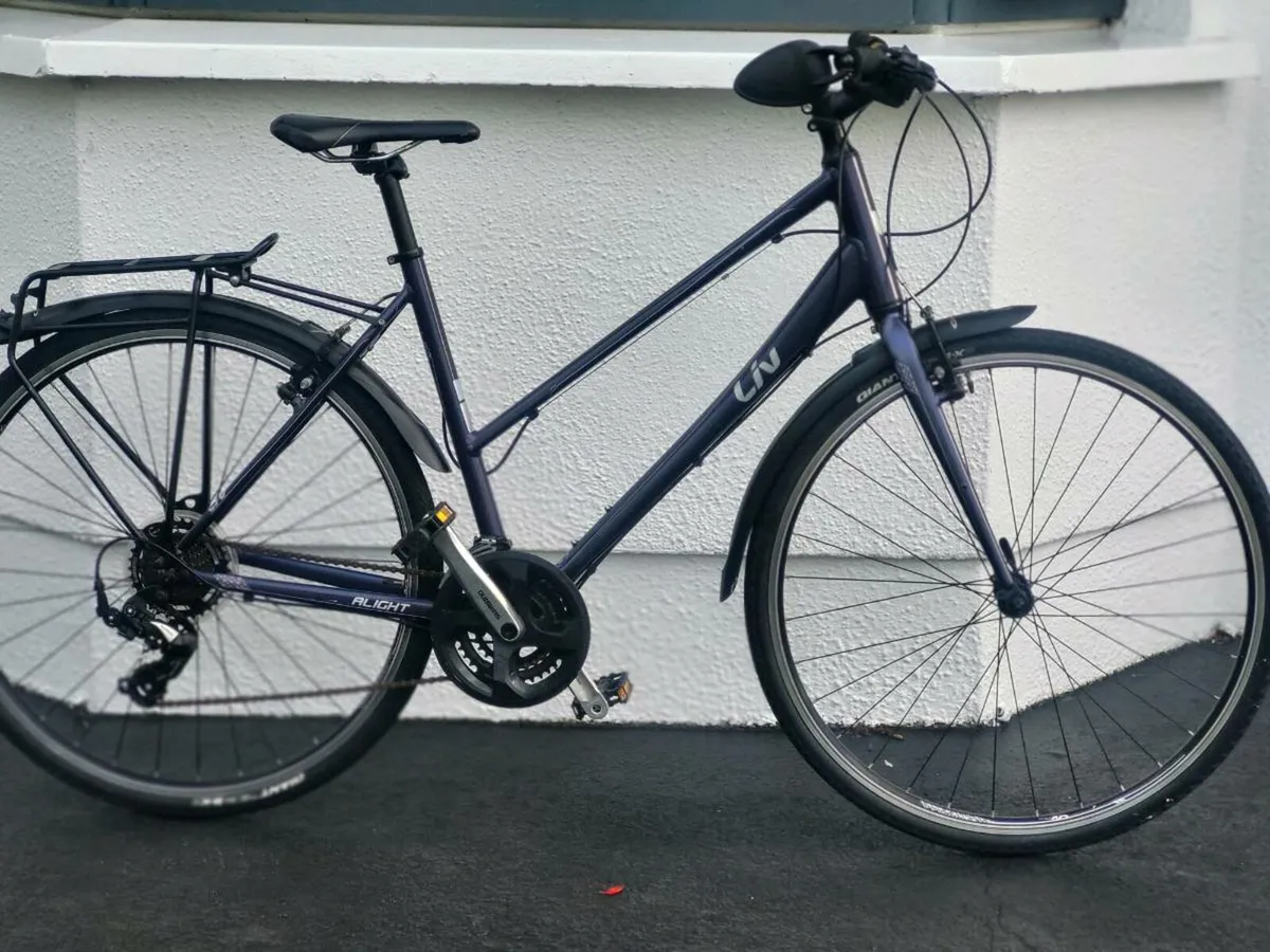 GIANT LIV ALIGHT 3 LADIES ALLUMINIUM HYBRID BIKE - Image 2