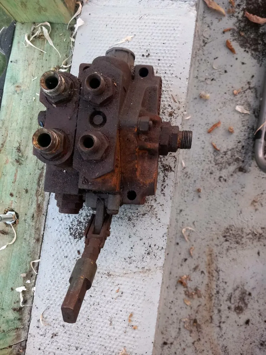 Hydraulic valve chests - Image 2