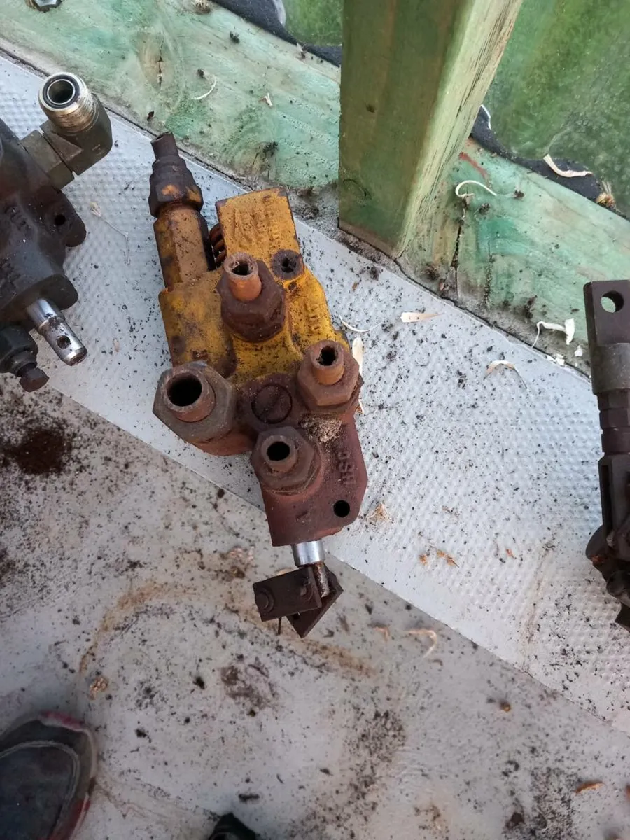Hydraulic valve chests - Image 3
