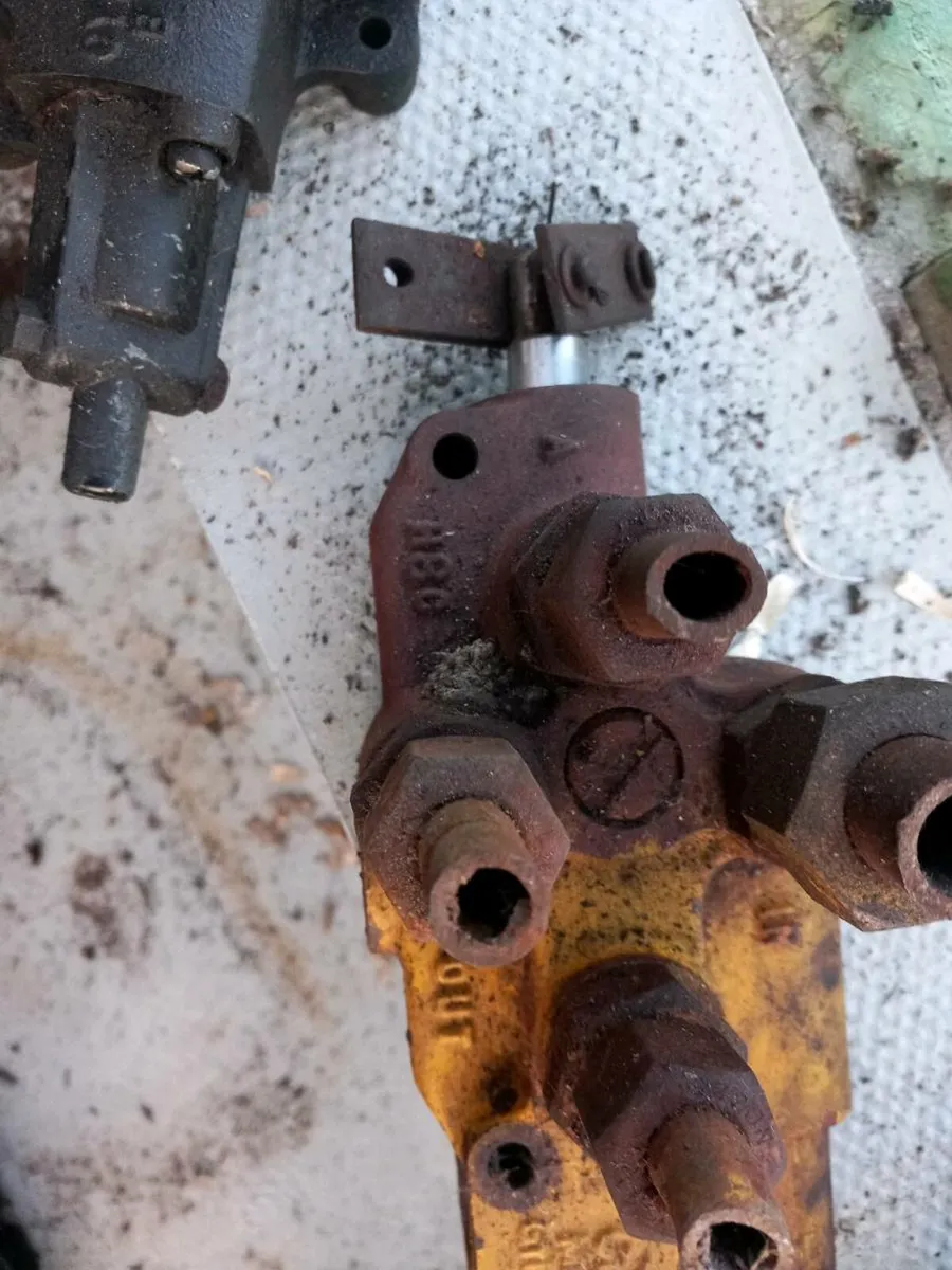 Hydraulic valve chests - Image 4