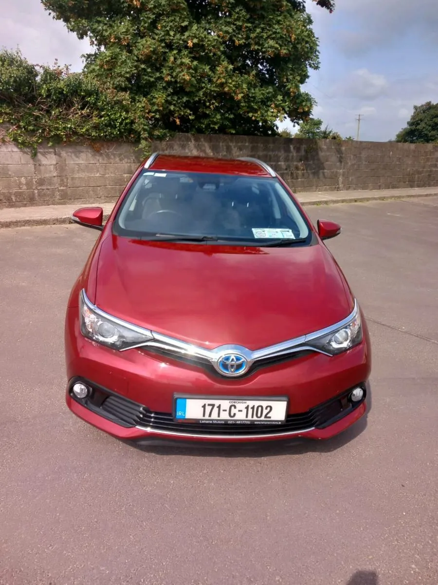 2017 Toyota Auris  Hybrid Touring Sports - Image 1