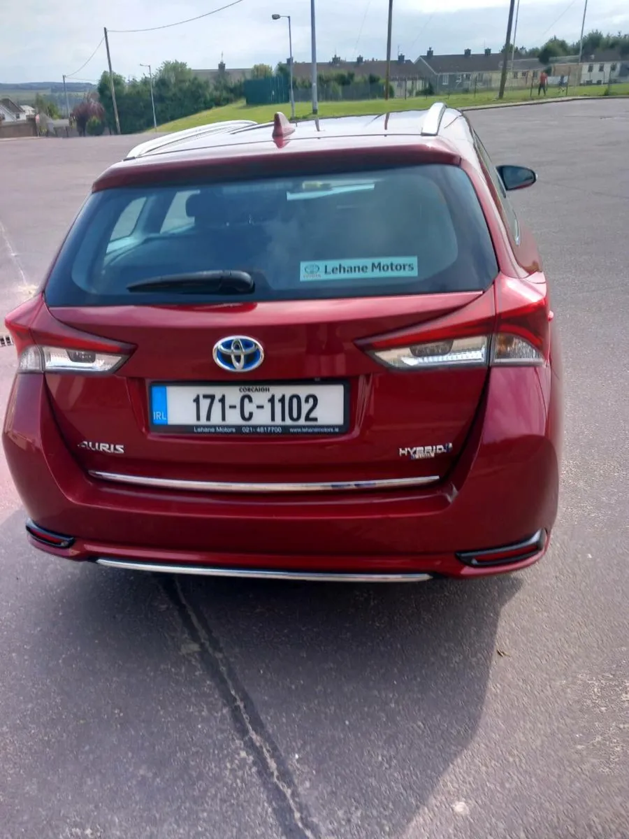 2017 Toyota Auris  Hybrid Touring Sports - Image 3