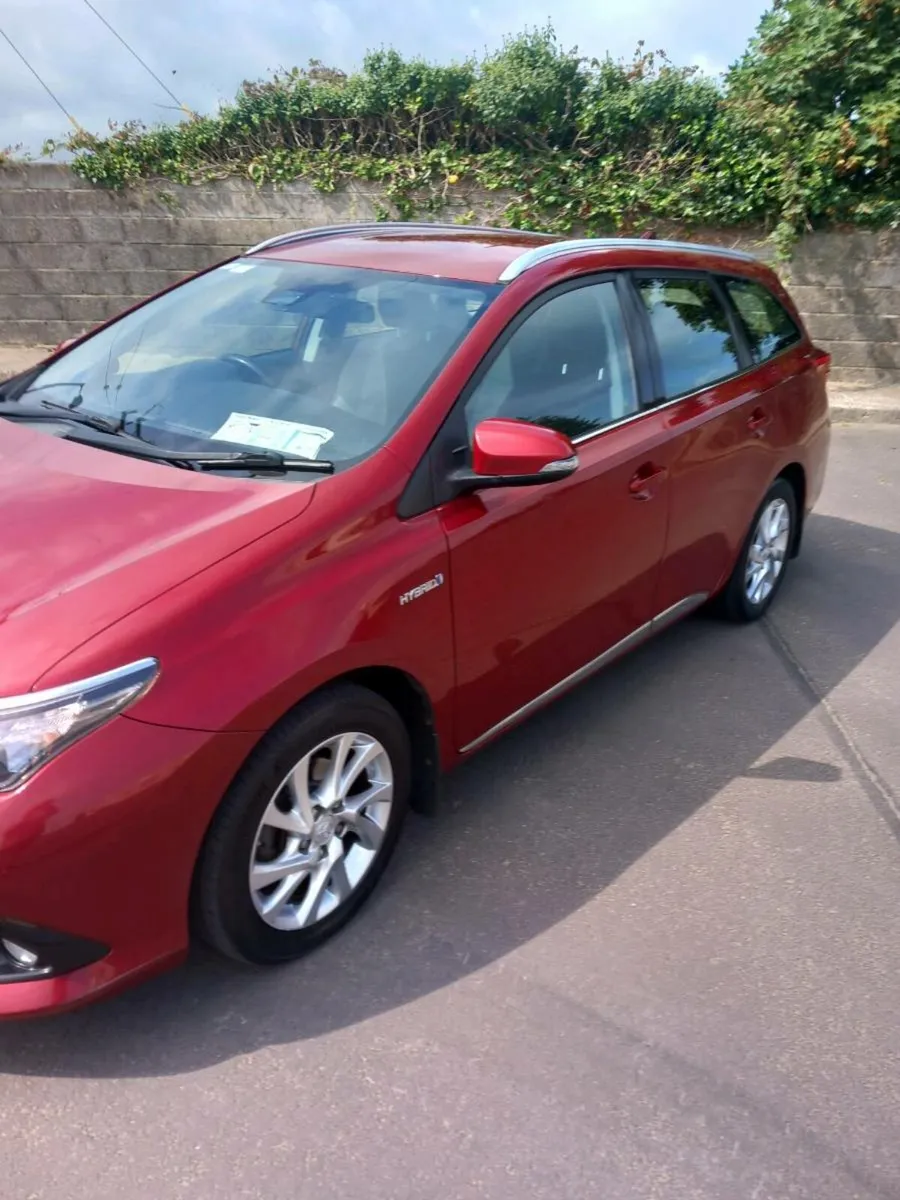 2017 Toyota Auris  Hybrid Touring Sports - Image 4