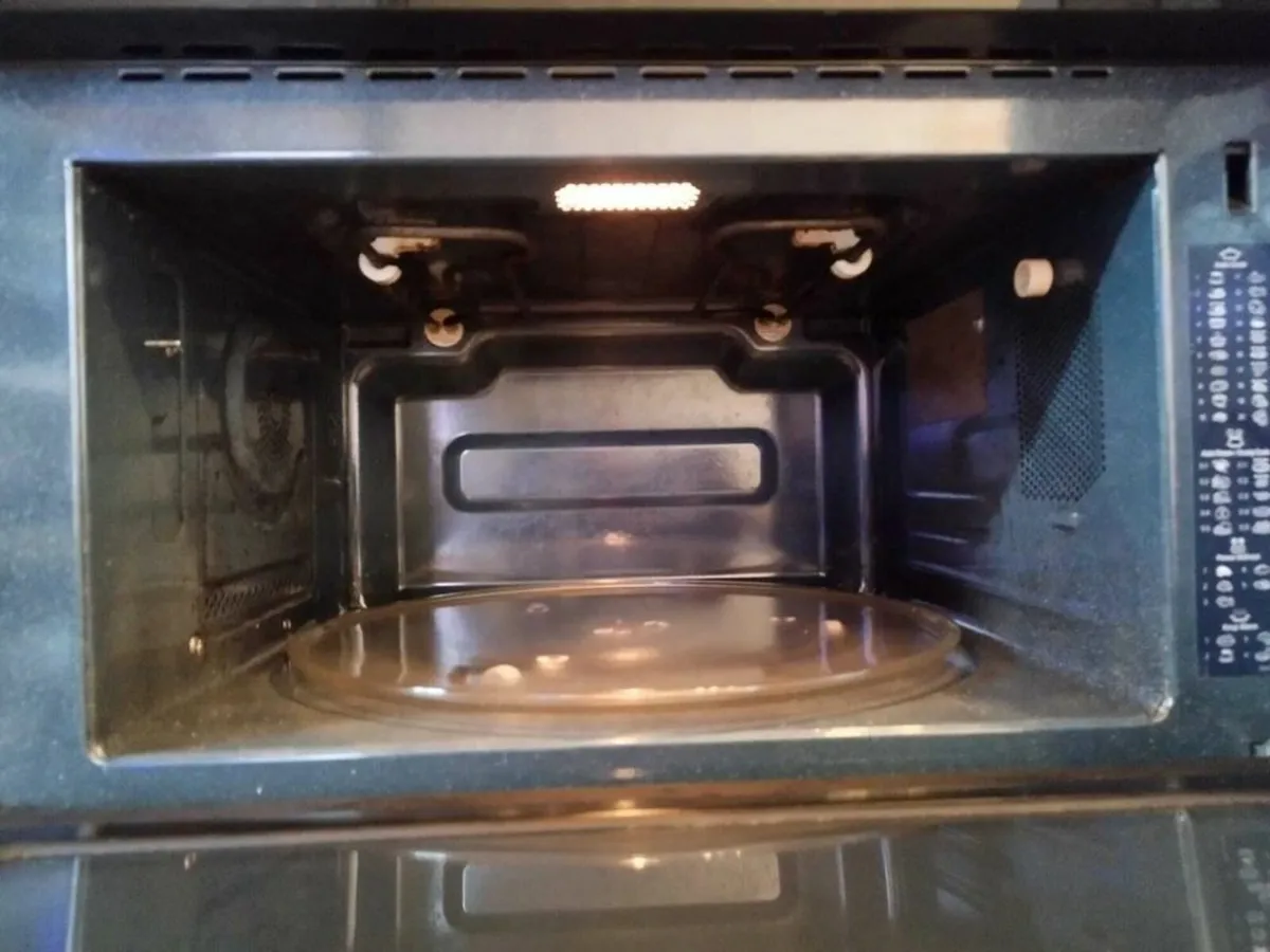 Samsung Combi Oven/Microwave 1370E Excellent - Image 2