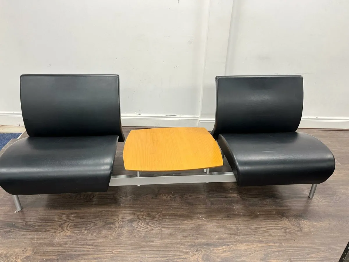 Leather seats with center table - Image 1