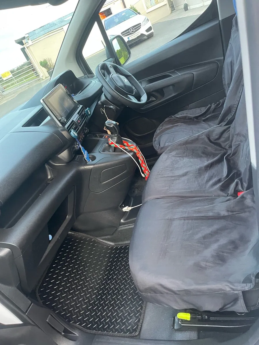 2021 Peugeot Partner - Image 2