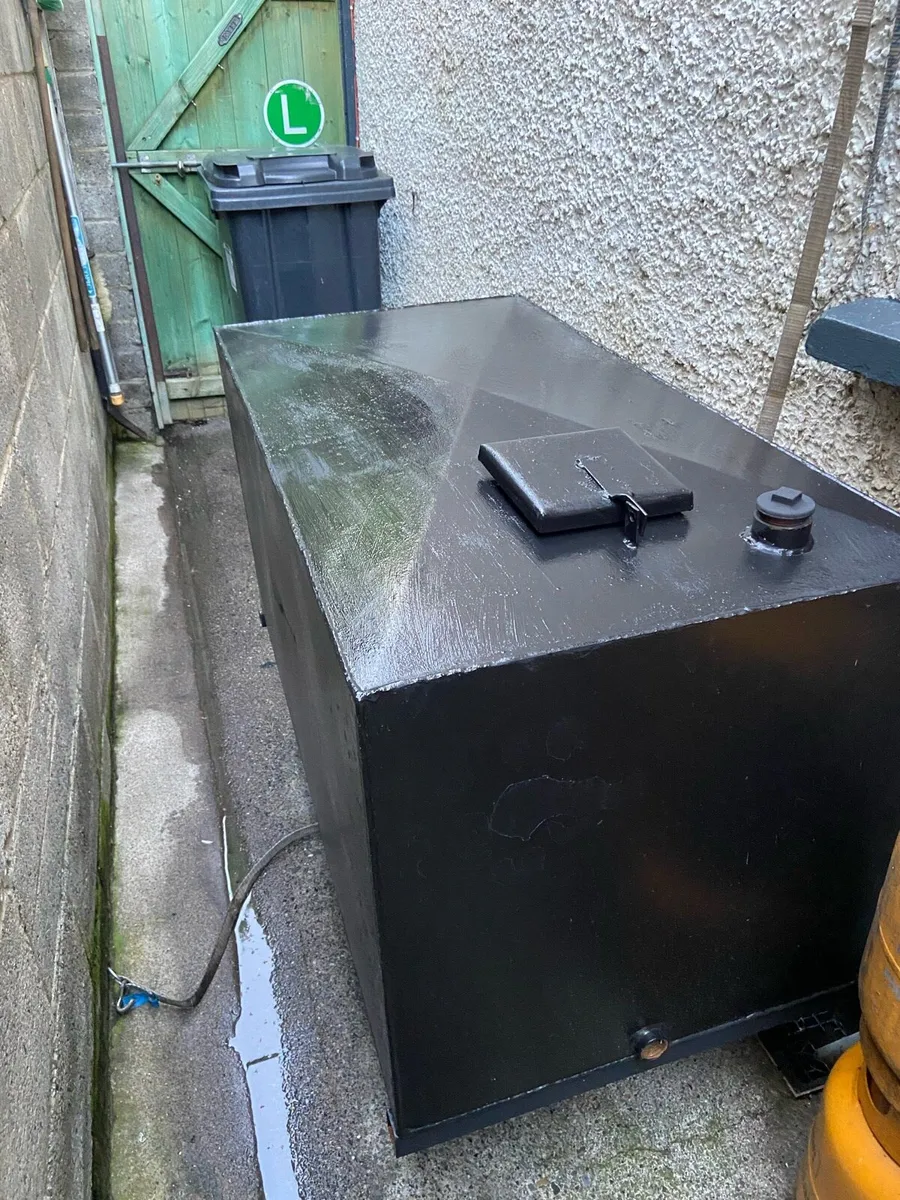 Oil tank