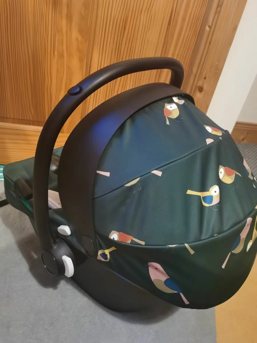 Cossatto Baby car seat like new - Image 2