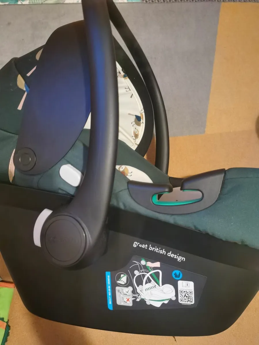 Cossatto Baby car seat like new - Image 3