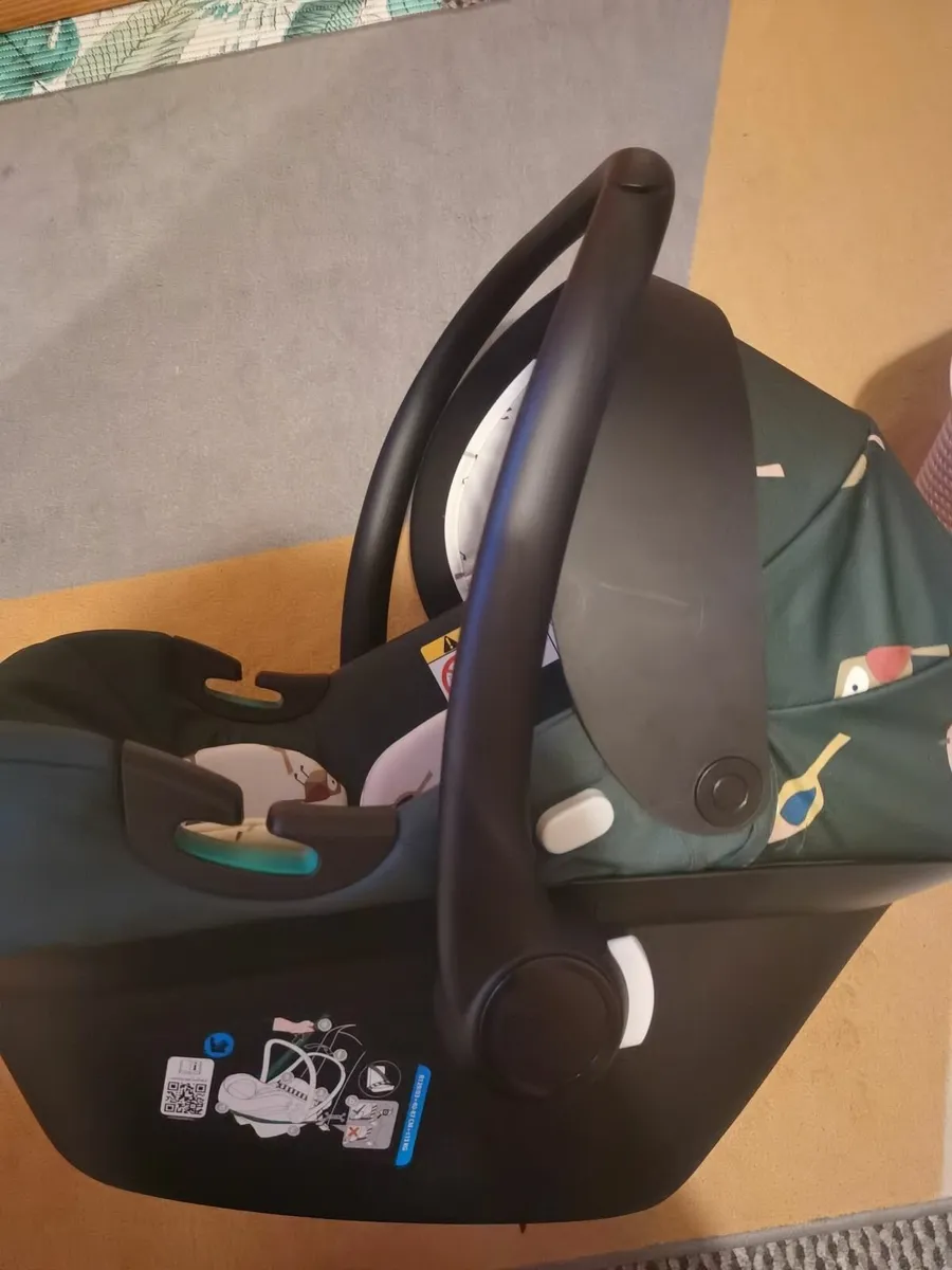 Cossatto Baby car seat like new - Image 4