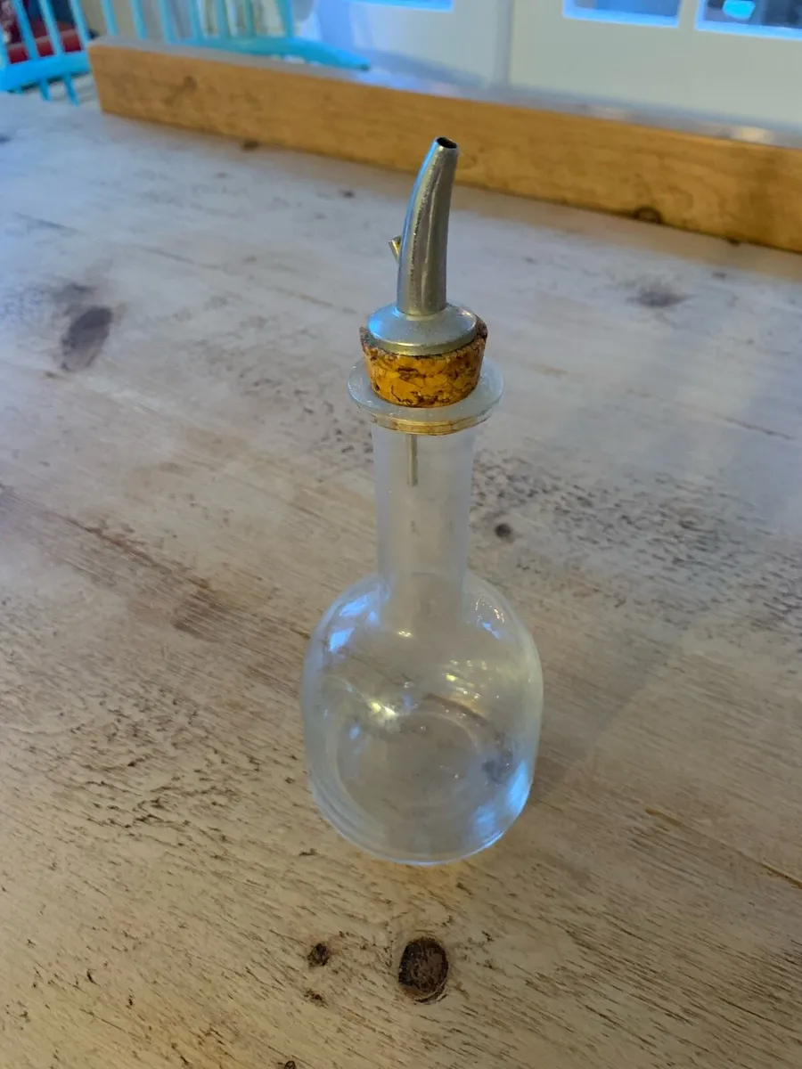 Oil dispenser - Image 1