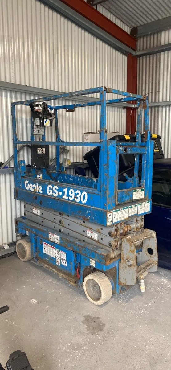 Genie Scissors lift 1932 - Image 1