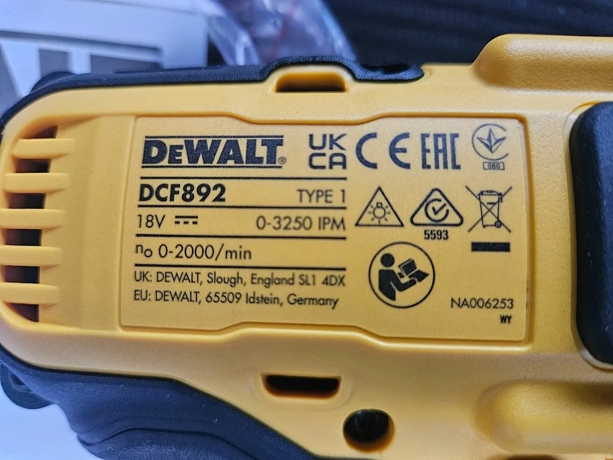 Dewalt DCF892 1/2" Impact wrench body only - Image 2