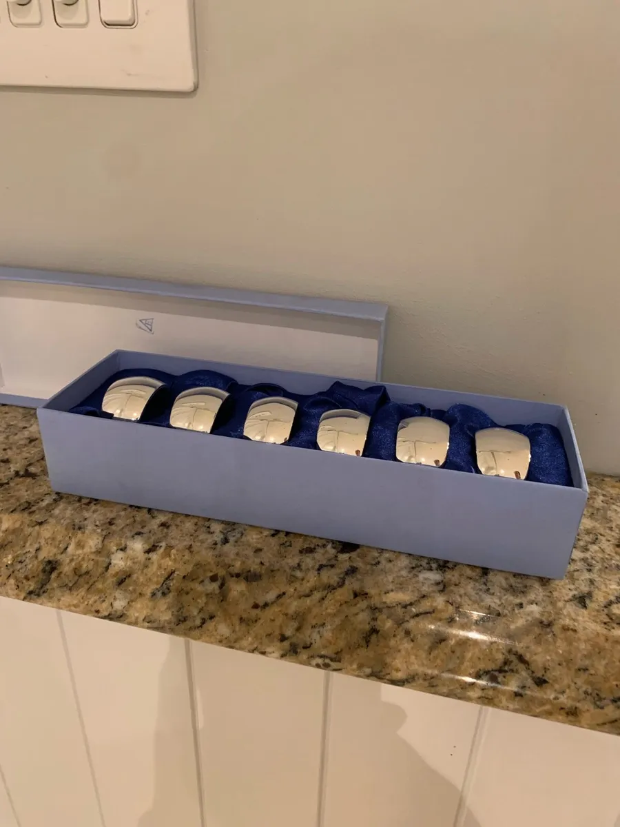 Newbridge silverware napkin holders - Image 1