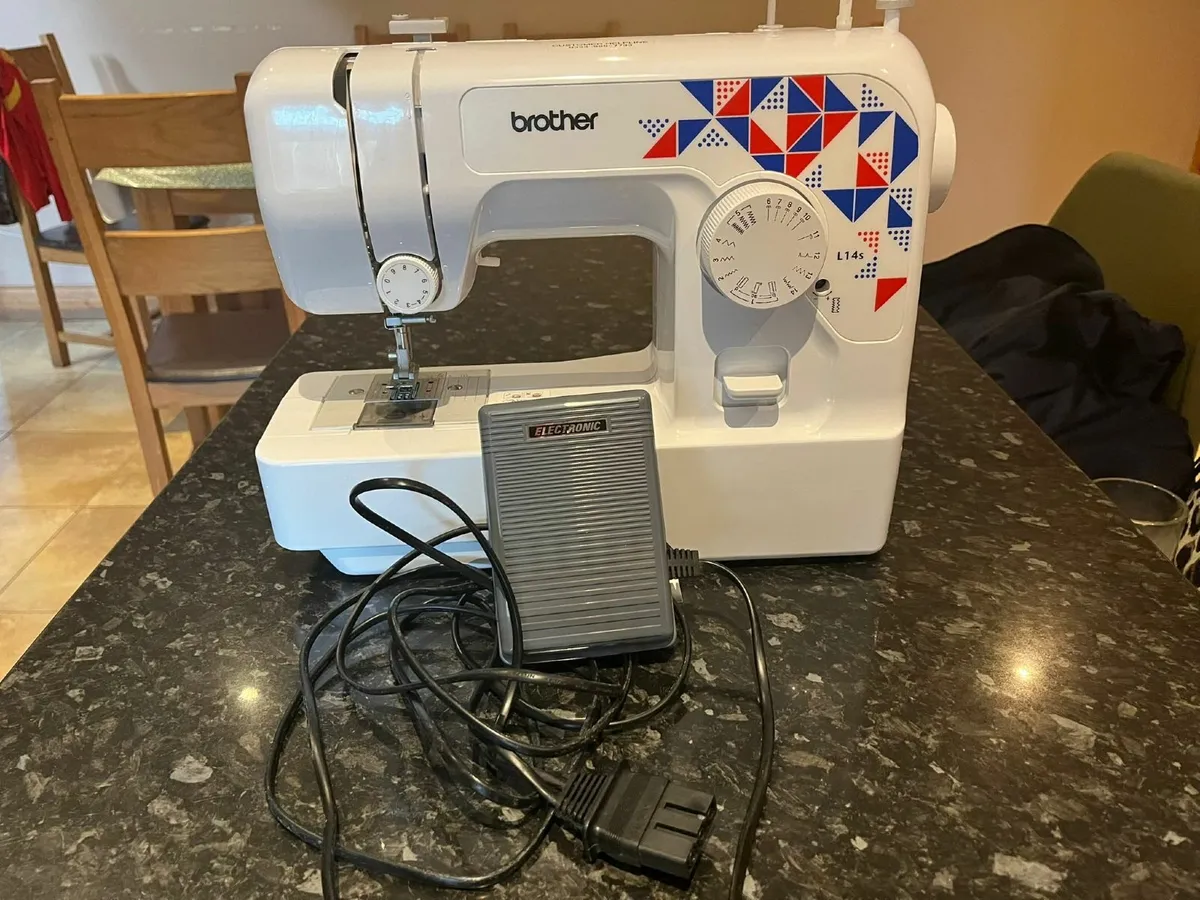Brother L14S Sewing machine - Image 2