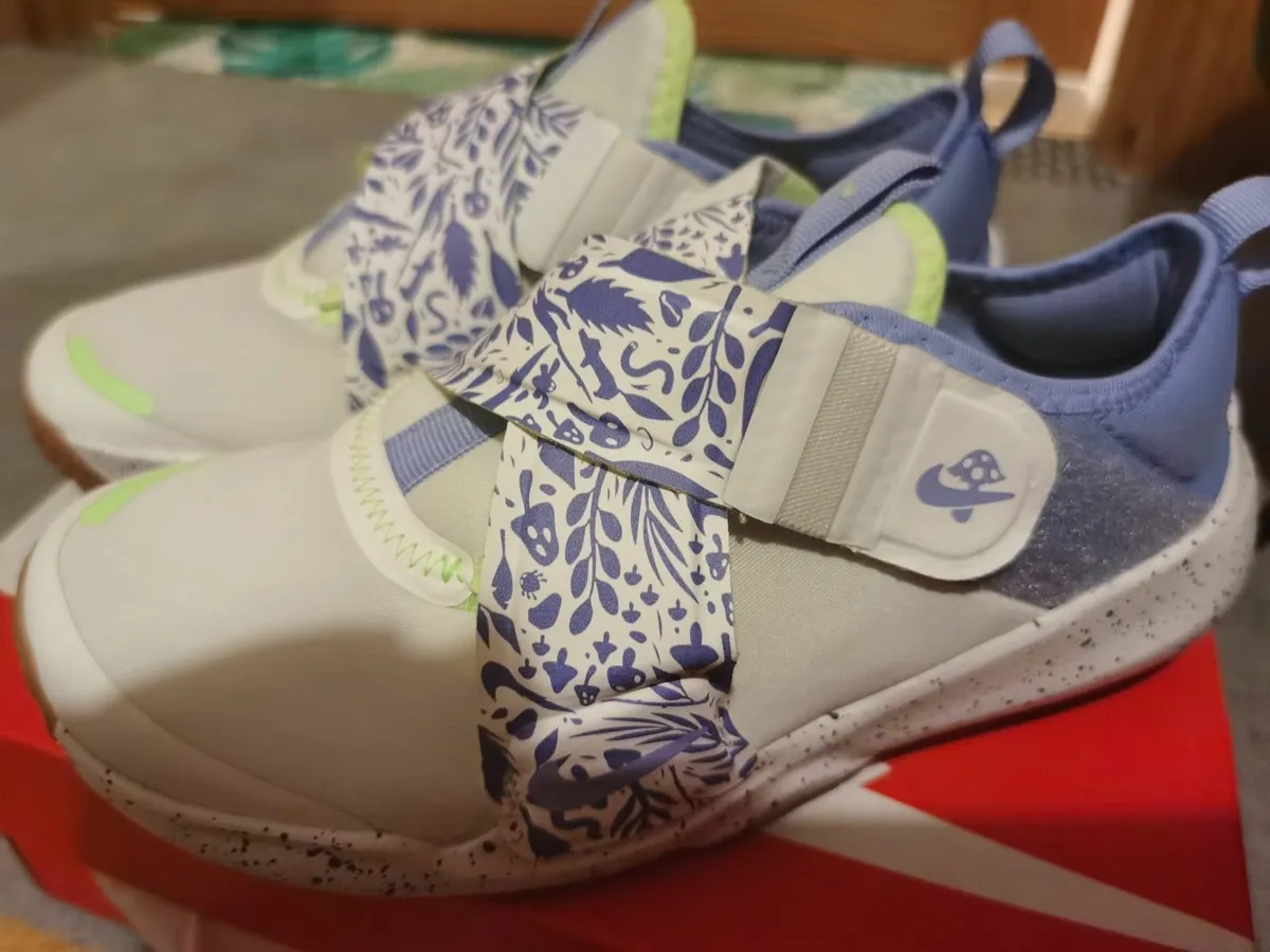 Nike Flex advance se Uk2.5 New for Boys and Girls - Image 1