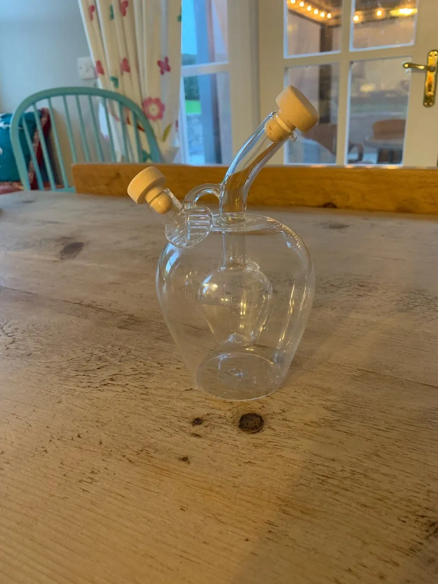 Oil and vinegar dressing dispenser - Image 1