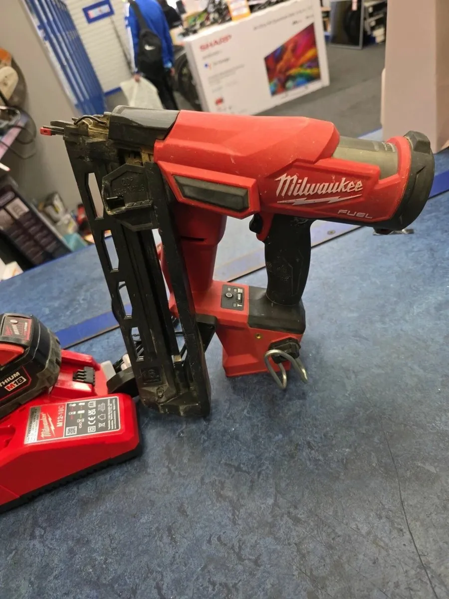 Milwaukee M18FN16GA-0X 16-Gauge Finish N - Image 1