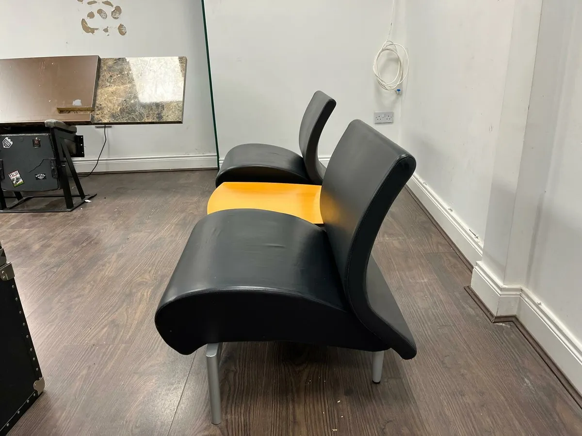 Leather seats with center table - Image 4