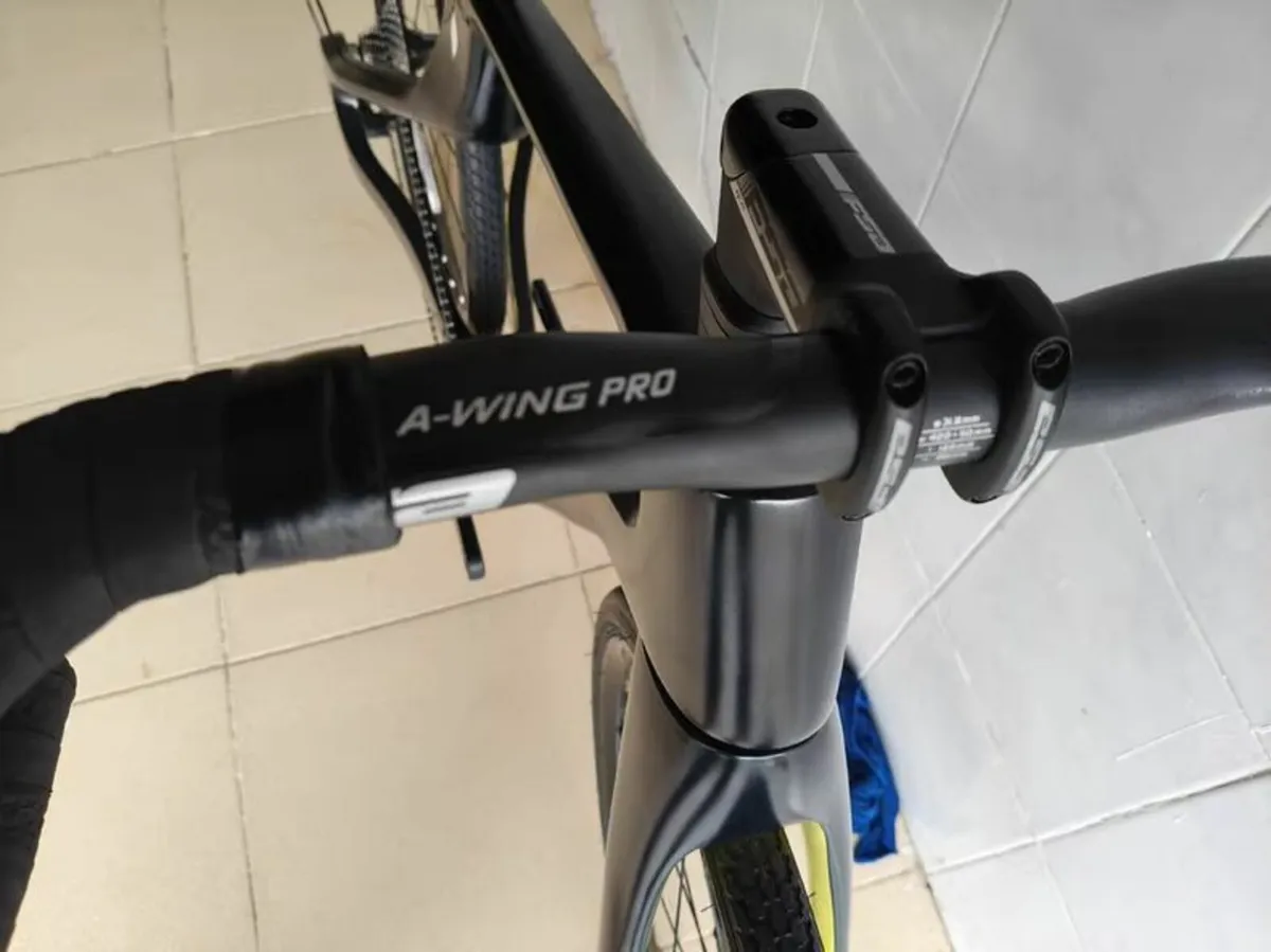 Bike with carbon frame - Image 3