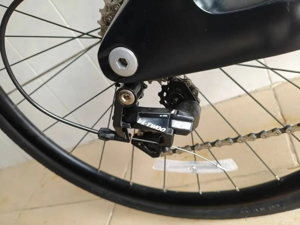 Bike with carbon frame - Image 4