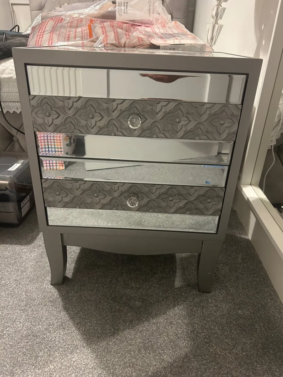 Bed side locker x 2 - Image 2