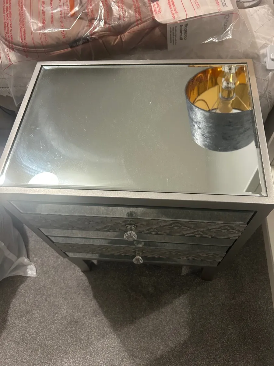 Bed side locker x 2 - Image 3