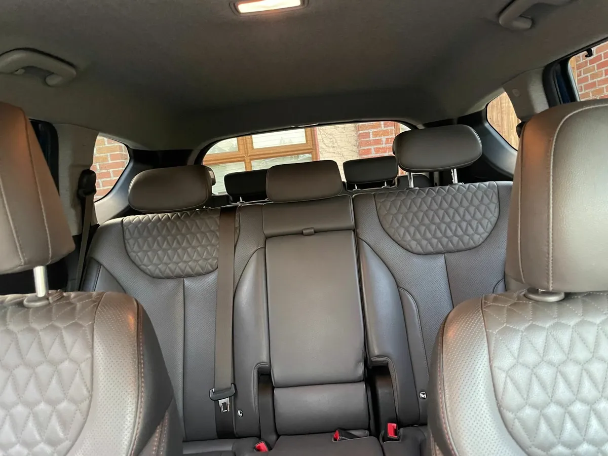 Hyundai Santa Fe 2019-2 Executive Plus 2WD, 7-seat - Image 4